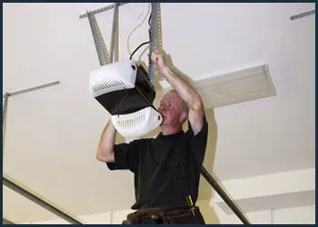 Garage Doors Store Repairs Mequon, WI 262-295-2001 - cont-gdr-door-opener-08m